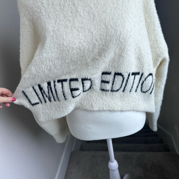 Adika Soft Fuzzy White Cropped "Limited Edition" Sweater Size XS/S - Picture 5 of 7